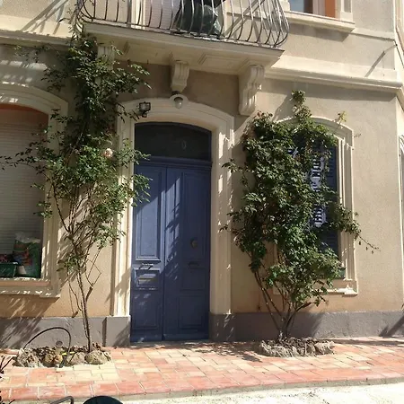 A L'ombre Du Cedre 2*